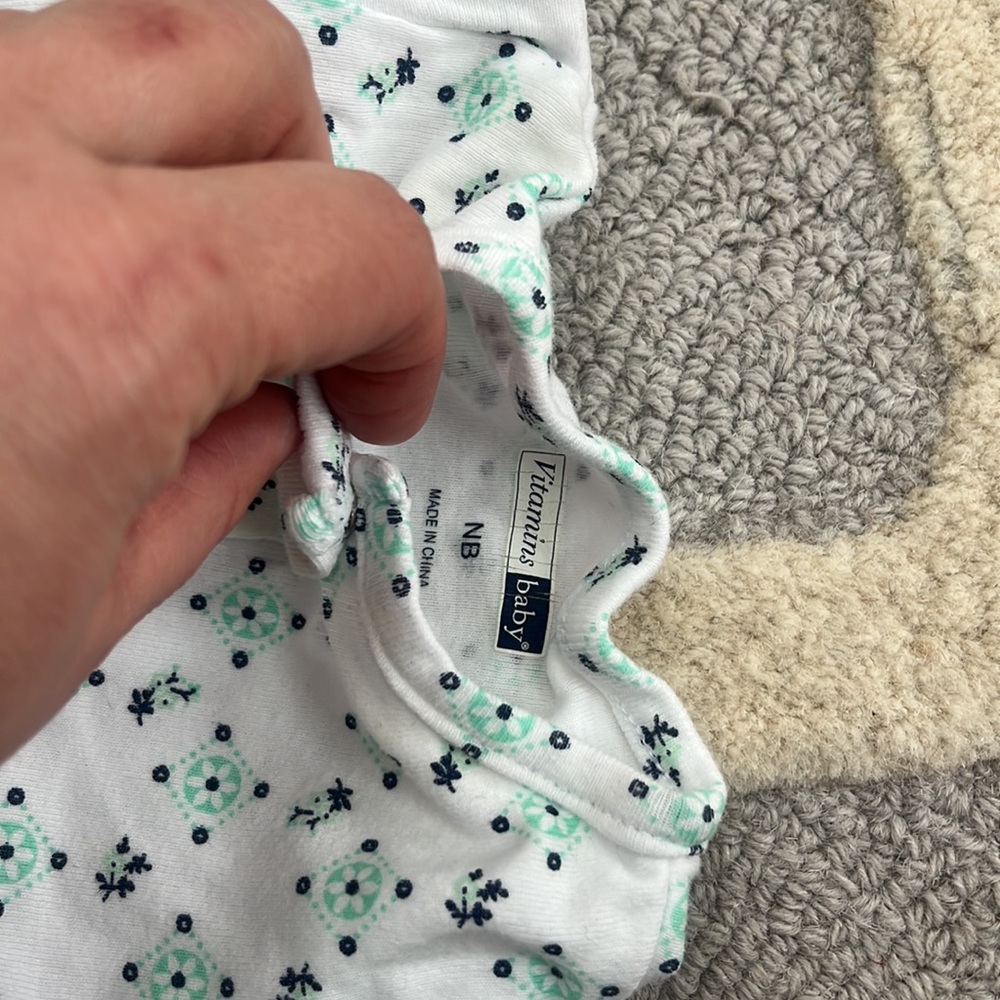 VITAMINS BABY NEWBORN SHIRT AND BODY SUIT - Picture 3 of 4